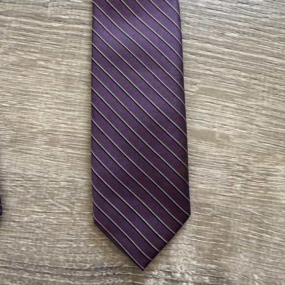 Calvin Klein Men’s Purple Extreme Slim 100% Silk Tie with Stripe Accents - Picture 4 of 6